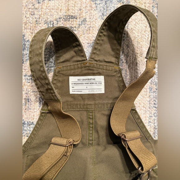 REI Trailsmith Women’s Olive Green Overalls Size 6 Pristine Condition - Picture 3 of 4